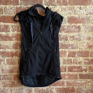 Lululemon Black Sleeveless Hooded Jacket size 12